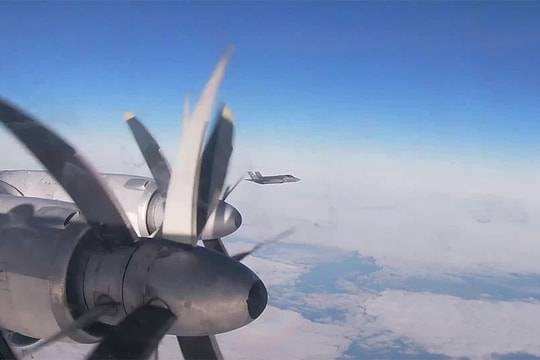 F-35, F-16 Mỹ chạm mặt oanh tạc cơ Tu-95 Nga ngoài khơi Alaska