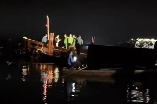 Lật tàu chở khách trên hồ Thác Bà, 6 người mất tích