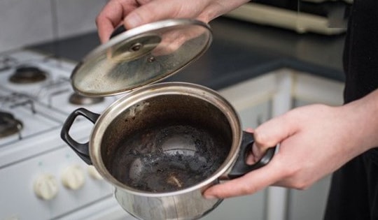 Nồi cháy đen cũng sạch bong chỉ trong vài phút, bí quyết ít người biết