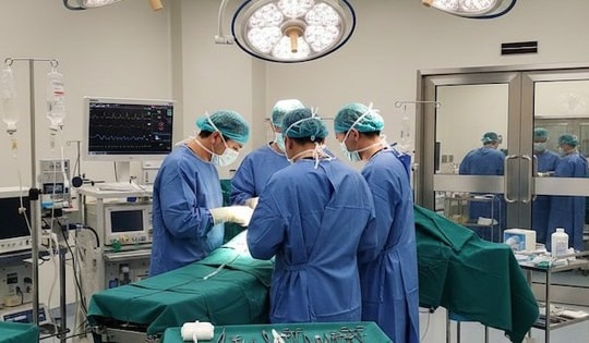 Đau bụng đi khám, người phụ nữ sốc nặng khi biết kết quả