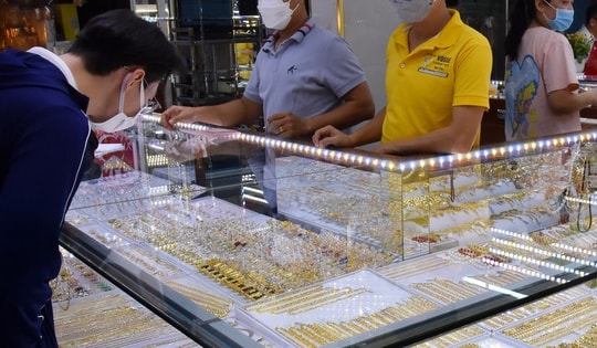 Giá vàng hôm nay 21-2: Vàng thế giới tăng mạnh