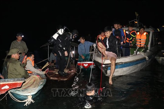 Khẩn trương khắc phục vụ chìm tàu khách trên hồ Thác Bà