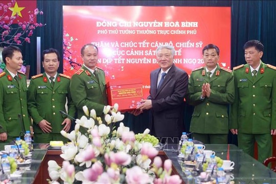Phó Thủ tướng Thường trực chúc Tết cán bộ, chiến sĩ Cục Cảnh sát điều tra tội phạm về tham nhũng, kinh tế, buôn lậu