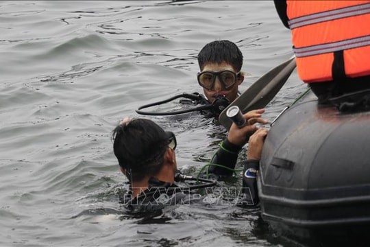 Dồn lực tìm kiếm các nạn nhân còn mất tích ở hồ Thác Bà