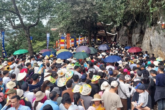 Chùa Hương, Yên Tử 'thất thủ' ngày Tết