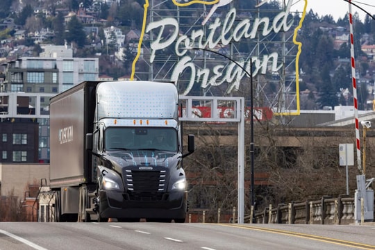 Mỹ đột kích các trường đào tạo bằng lái xe thương mại