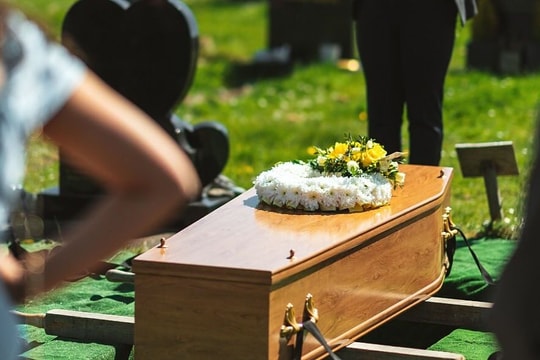 Bệnh viện Mỹ giao nhầm xác khiến gia đình mai táng người dưng