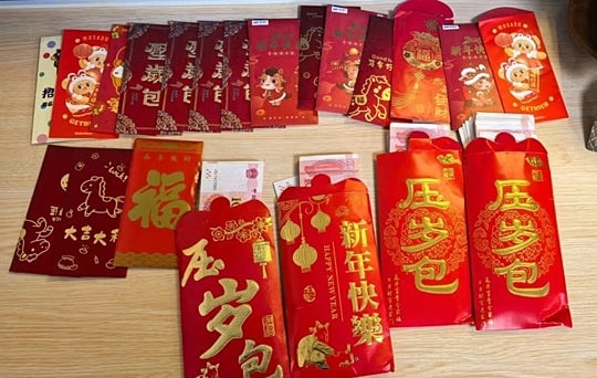 Con trai 10 tuổi kiện bố lấy trộm tiền lì xì