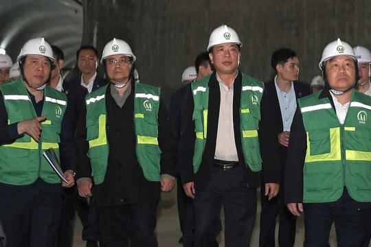 Thủ tướng kiểm tra công trường metro Nhổn - Ga Hà Nội