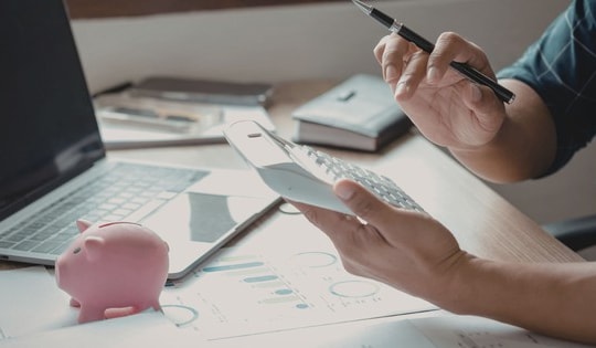 Người trẻ và nỗi lo phải giàu nhanh