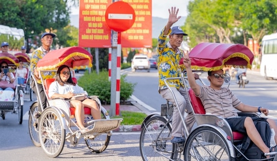 Đội xích lô "xịn sò" ở Đà Nẵng