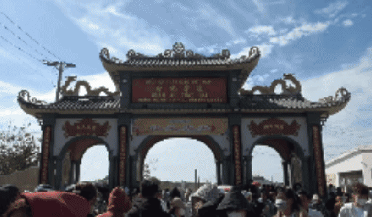 VIDEO: Mùng 5 Tết, “biển người” đổ về Mẹ Nam Hải xin lộc đầu năm