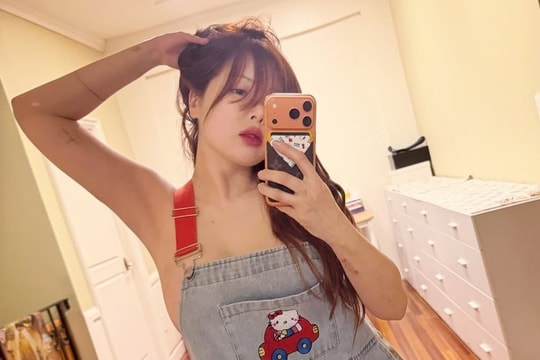 HyunA đăng ảnh không mặc nội y