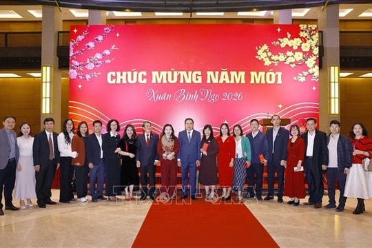 Chủ tịch Quốc hội gặp mặt đầu Xuân cán bộ, công chức của Quốc hội