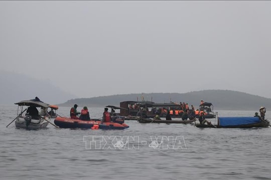 Thủ tướng yêu cầu khắc phục hậu quả vụ tai nạn đặc biệt nghiêm trọng trên hồ Thác Bà