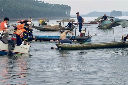 Vụ chìm tàu ở hồ Thác Bà: Phó Thủ tướng Trần Hồng Hà thăm hỏi, động viên gia đình các nạn nhân