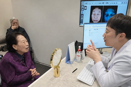 Người già 'nghiện' làm đẹp