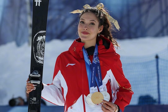 Người bà gieo khát khao chinh phục cho 'Công chúa tuyết'