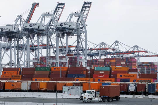 Mỹ dừng thu thuế đối ứng từ 24/2