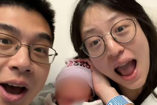 Sản phụ băng huyết, rách tầng sinh môn vẫn phải 'diễn xuất'