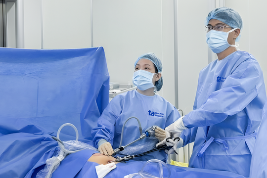 Buồng trứng của thiếu nữ bị xoắn ba vòng