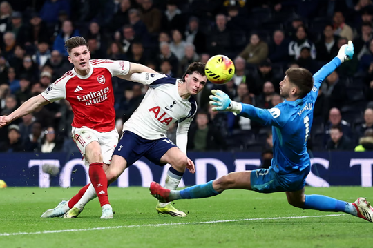 Arsenal đè bẹp Tottenham