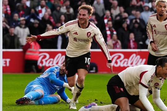 Liverpool thắng ở phút bù thứ 7 tại Ngoại hạng Anh