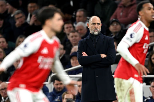 HLV Tottenham: 'Arsenal là đội hay nhất thế giới'