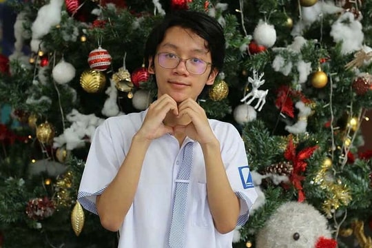 'Cày' hơn 400 đề thi, nam sinh đạt điểm SAT cao nhất thế giới