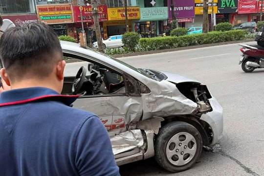 Tài xế ôtô gây tai nạn liên hoàn trên phố Hà Nội rồi bỏ chạy