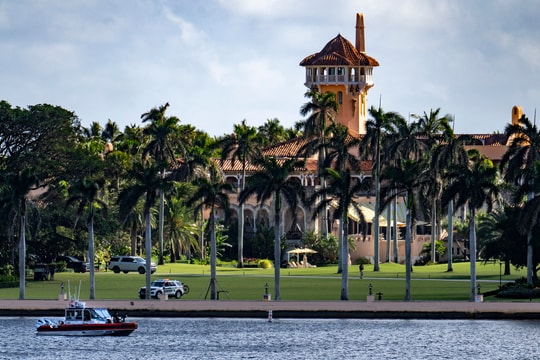 Mỹ công bố danh tính tay súng bị bắn chết trong dinh thự ông Trump