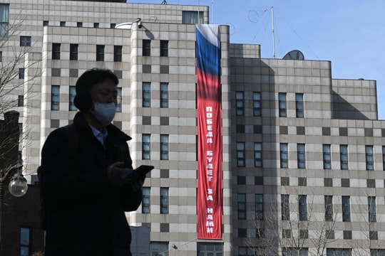 Hàn Quốc quan ngại về biểu ngữ chiến thắng ở đại sứ quán Nga tại Seoul