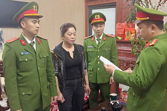 Giật chìa khóa của người đi lễ, ép trả tiền gửi xe