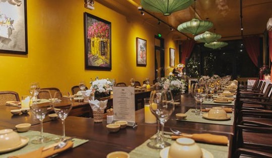 Quán Bụi – Laang Saigon: Khi bữa tiệc tân niên bắt đầu từ cảm giác an yên của bếp nhà