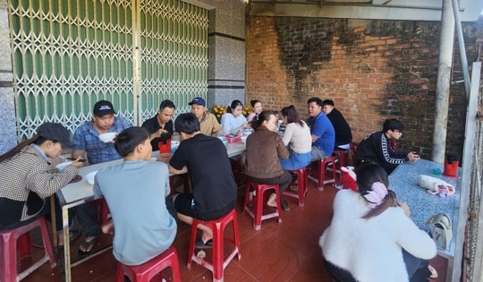 Hàng quán ở Gia Lai đông nghịt khách sau Tết