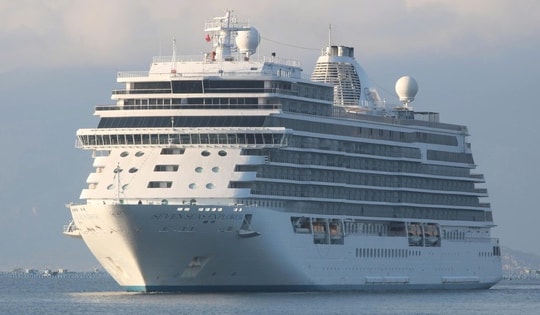 Khánh Hòa: Đón tàu biển cùng 800 du khách đầu xuân Bính Ngọ