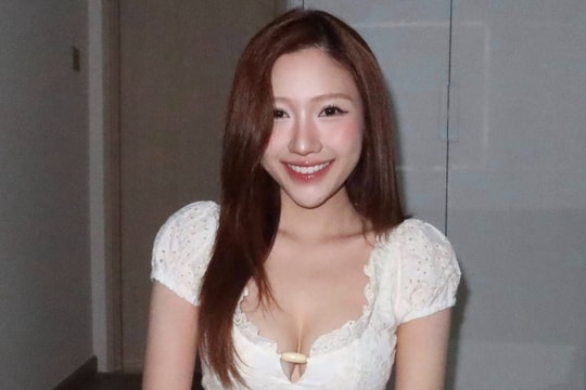 Uyển Ân gợi cảm