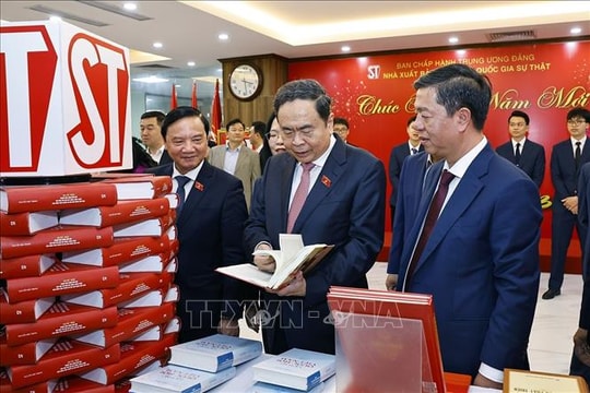 Chủ tịch Quốc hội: Đổi mới mạnh mẽ công tác tuyên truyền ấn phẩm về chính trị, pháp luật