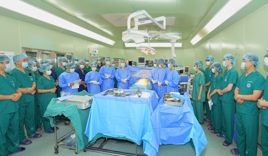 Nghĩa cử hiến tạng đầu xuân: 8 cuộc đời hồi sinh sau câu nói lay động của người mẹ "con bình yên nhé"