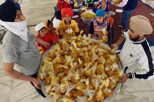 Ngôi đền phục vụ hàng nghìn bữa ăn miễn phí mỗi ngày