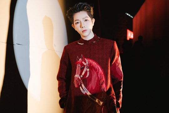 Bộ sưu tập áo dài họa tiết ngựa của Đức Phúc