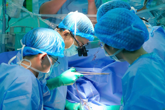 Trái tim xuyên Việt hồi sinh bé 11 tuổi