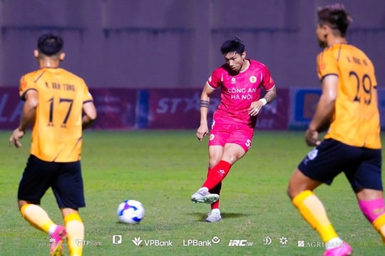 Đoàn Văn Hậu lập siêu phẩm để 'sửa sai' cho Đình Bắc