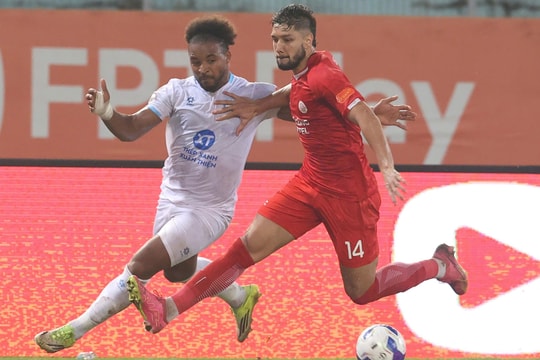 Nam Định kém Công an Hà Nội 20 điểm sau lượt đi V-League