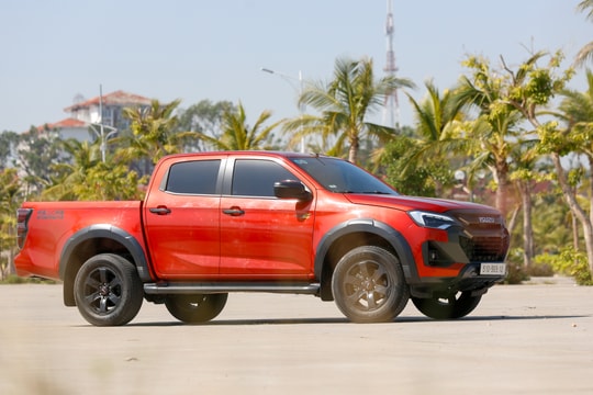 Xe bán tải tháng 1 - Ranger vững ngôi vương, D-Max tăng trưởng vượt bậc