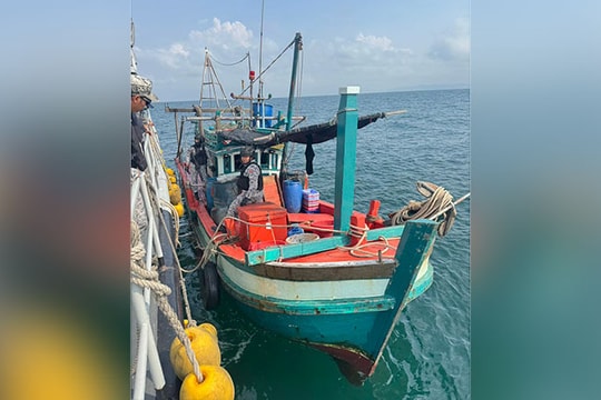 Hải quân Thái Lan bắt tàu cá Campuchia