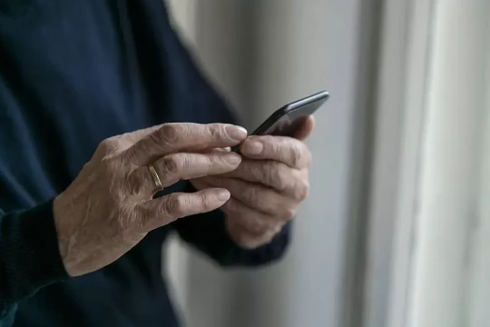 Tỷ phú Đức mất triệu euro vì cuộc gọi lừa đảo báo con gái gây tai nạn