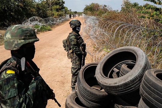 Thái Lan - Campuchia đấu súng phóng lựu qua biên giới