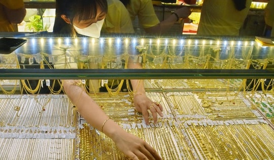 Giá vàng hôm nay 24-2: Vàng thế giới tăng 109 USD