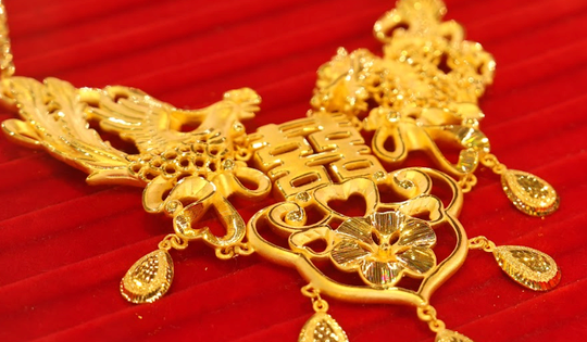 Tối 24-2, giá vàng "quay xe" rớt mạnh